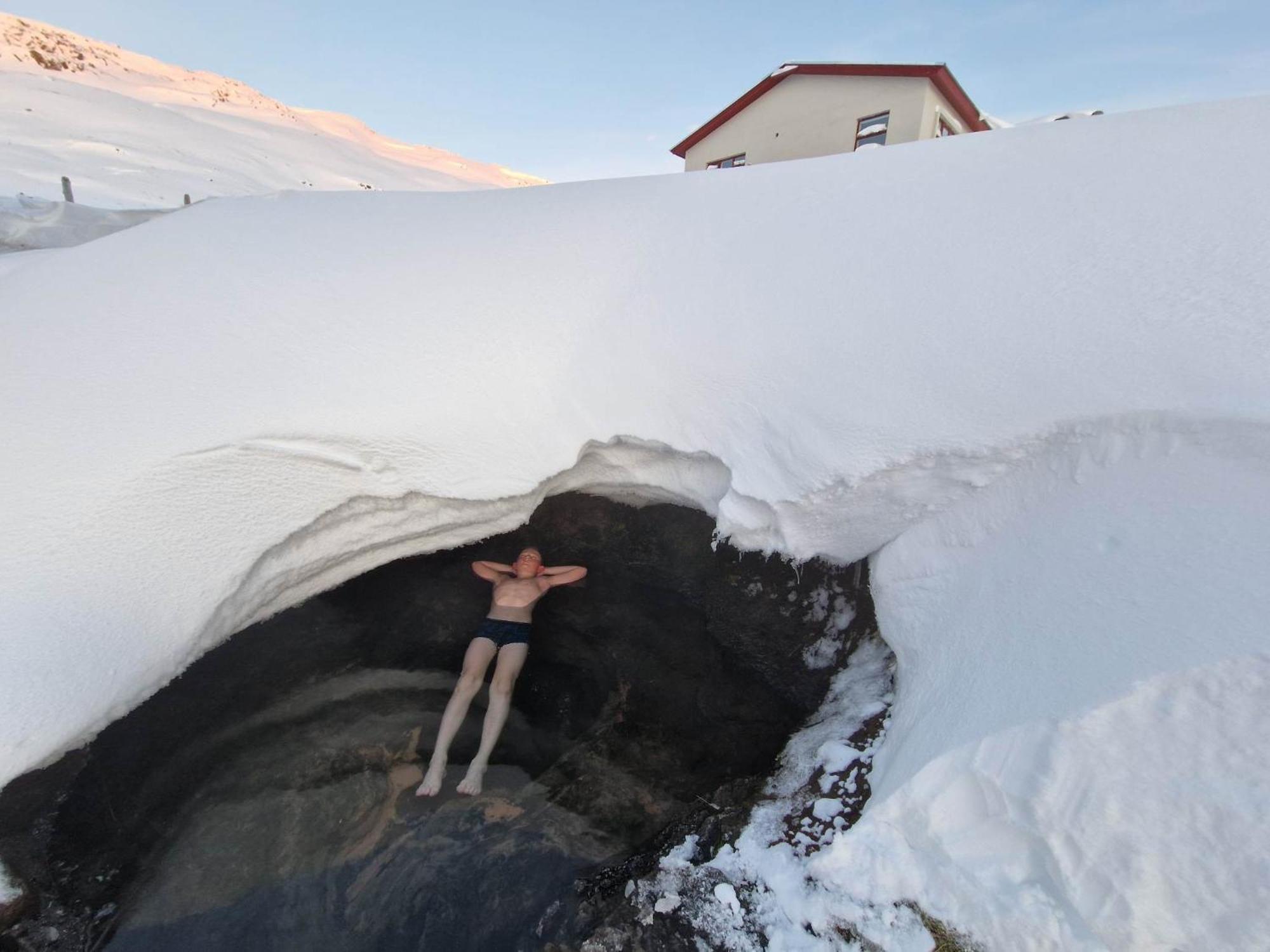 Hotel Laugarholl With Natural Hot Spring Holmavik Exterior photo